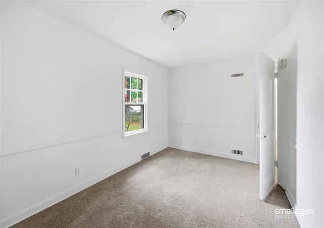 Photo 3 of Single family home for sale at 958 Ada Ave, Muskegon, MI 49442 | MLS# 70552056 | Listing updated on 2026-09-16