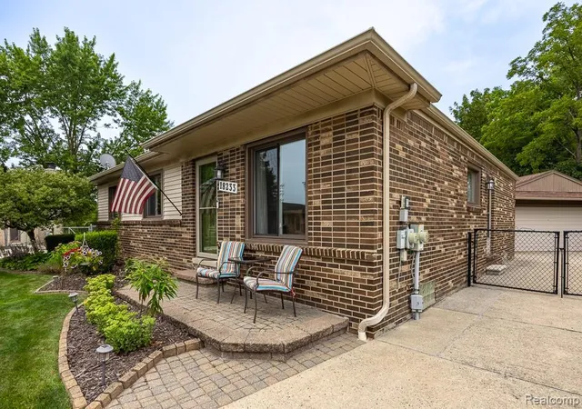 Photo 4 of Sale Pending at 18233 Matthew Dr, Clinton Township, MI 48035 | MLS# 61021436 | Listing updated on 2026-08-30