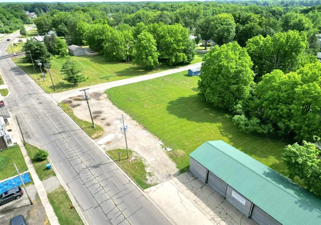 3rd image of 320 E Vine St, Vicksburg, MI 49097 | MLS# 70537789