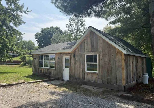 Photo 3 of Single family home for sale at 504 Hilo Rd, Gladwin, MI 48624 | MLS# 50218777 | Listing updated on 2026-08-19