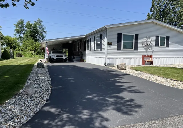 Homes for sale in Portage, MI | 7286 Oak Brook Cir, Portage, MI 49002 | MLS# 70543051