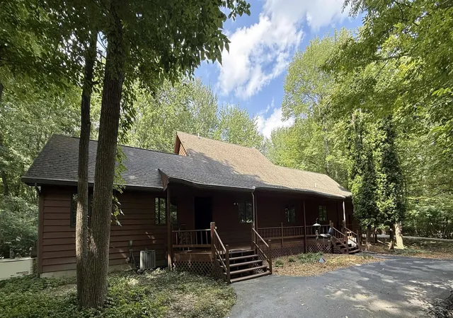 Single family home for sale at 1825 N Miller Rd, Saginaw, MI 48609 | MLS# 50220238