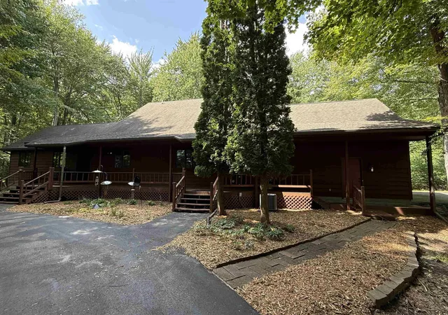 Photo 2 of Single family home for sale at 1825 N Miller Rd, Saginaw, MI 48609 | MLS# 50220238 | Listing updated on 2026-09-18