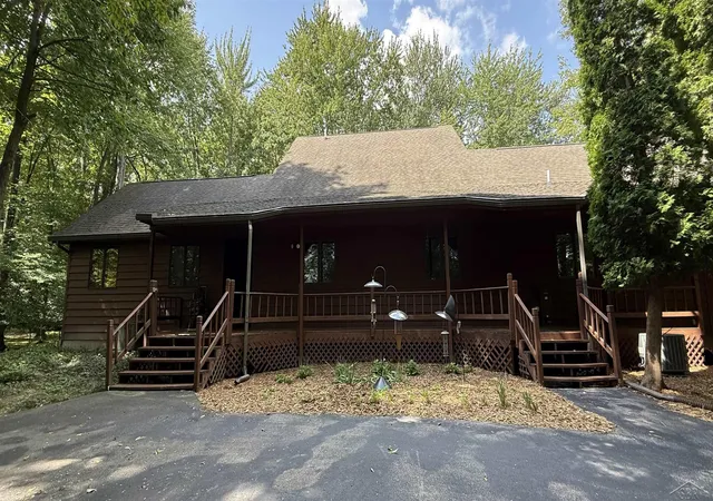 Photo 3 of Single family home for sale at 1825 N Miller Rd, Saginaw, MI 48609 | MLS# 50220238 | Listing updated on 2026-09-18