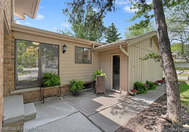 Photo 2 of Condo for sale at 7103 Pebble Park Dr, West Bloomfield, MI 48322 3506 | MLS# 60979339 | Listing updated on 2026-09-13