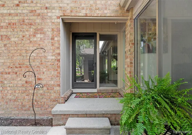 Photo 3 of Condo for sale at 7103 Pebble Park Dr, West Bloomfield, MI 48322 3506 | MLS# 60979339 | Listing updated on 2026-09-13