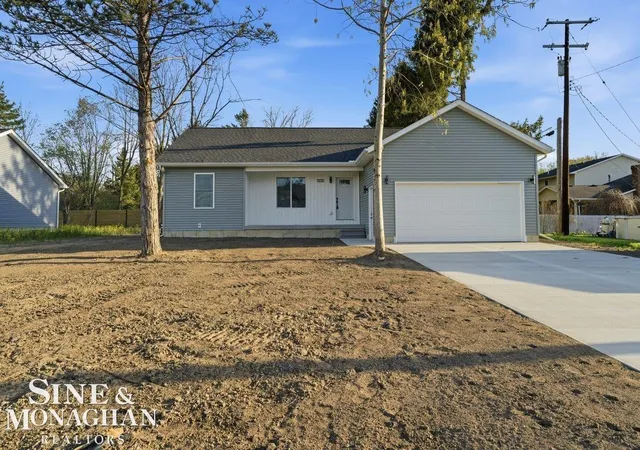 Homes for sale in Marysville, MI | 1250 18th St, Marysville, MI 48040 | MLS# 50213167