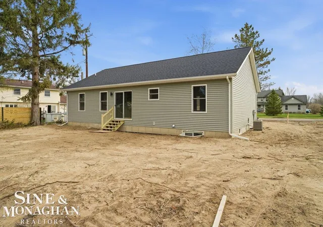Homes for sale in Marysville, MI | 1250 18th St, Marysville, MI 48040 | MLS# 50213167