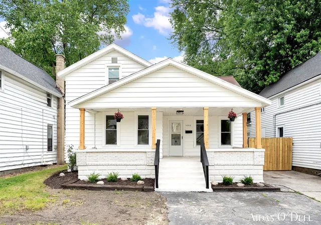 Homes for sale in Grand Rapids, MI | 1050 Broadway Ave, Grand Rapids, MI 49504 | MLS# 70538467