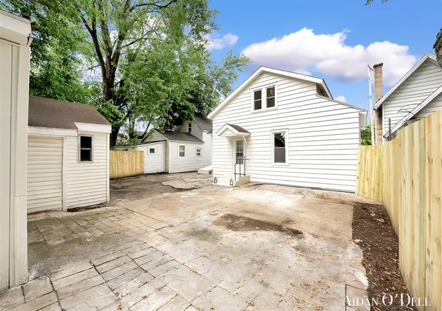 Homes for sale in Grand Rapids, MI | 1050 Broadway Ave, Grand Rapids, MI 49504 | MLS# 70538467