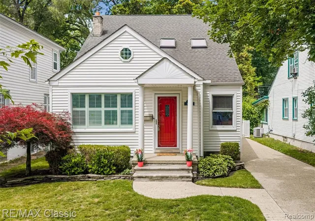 Homes for sale in Royal Oak, MI | 605 Fernwood Rd, Royal Oak, MI 48067 | MLS# 61005020