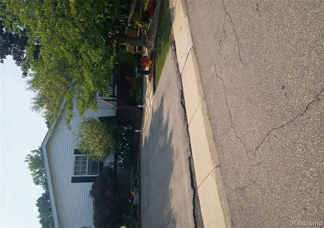 18th image of 331 Trillum Trl, Oxford, MI 48371 | MLS# 61020098