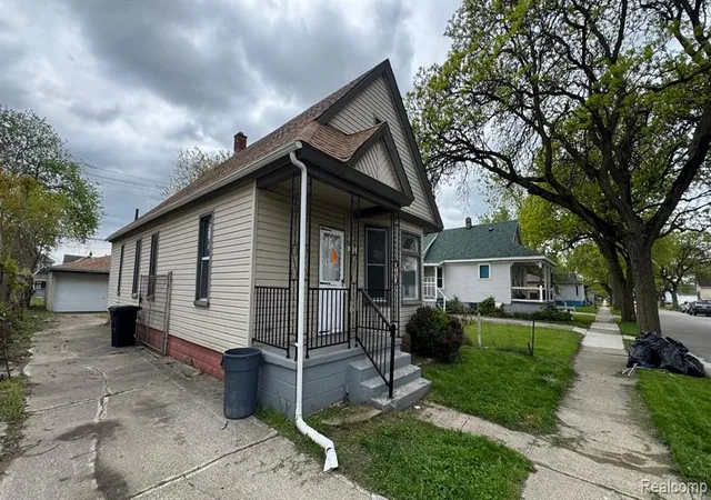 Photo 2 of Single family home for sale at 253 Beechwood St, River Rouge, MI 48218 1014 | MLS# 61008585 | Listing updated on 2026-08-26