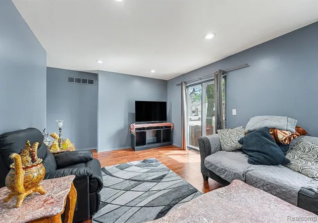 Photo 2 of Condo for sale at 28630 Imperial Dr, Warren, MI 48093 4298 | MLS# 61013264 | Listing updated on 2026-09-12