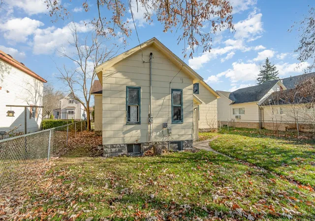 Homes for sale in Bay City, MI | 406 Stanton St, Bay City, MI 48708 | MLS# 50199397