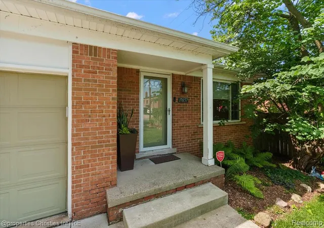 4th image of 17657 Avilla Blvd, Lathrup Village, MI 48076 2732 | MLS# 61023383