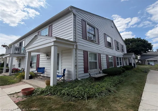 Photo 2 of Condo for sale at 2926 Meadowbrook Ct #C, Lake Orion, MI 48360 1726 | MLS# 61024463 | Listing updated on 2026-09-11