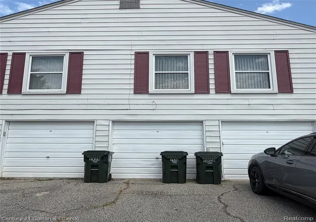 Photo 3 of Condo for sale at 2926 Meadowbrook Ct #C, Lake Orion, MI 48360 1726 | MLS# 61024463 | Listing updated on 2026-09-11