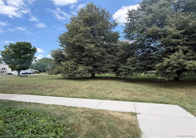 Photo 4 of Condo for sale at 2926 Meadowbrook Ct #C, Lake Orion, MI 48360 1726 | MLS# 61024463 | Listing updated on 2026-09-11
