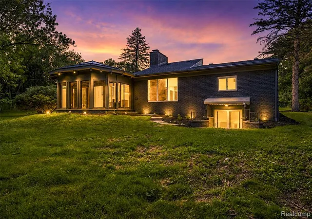 Photo 2 of Sale Pending at 4469 Chamberlain Dr, Bloomfield Hills, MI 48301 3744 | MLS# 61008074 | Listing updated on 2026-08-27