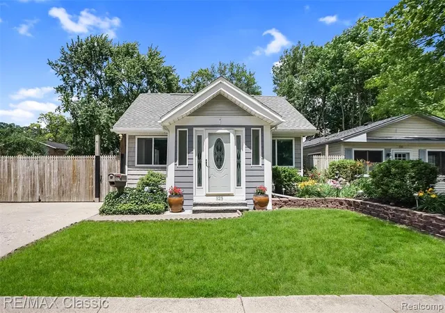Homes for sale in Ferndale, MI | 525 E Lewiston Ave, Ferndale, MI 48220 | MLS# 61004106