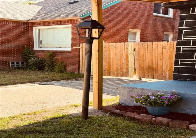 3rd image of 6849 Sw Rosemont Ave, Detroit, MI 48228 | MLS# 70544516
