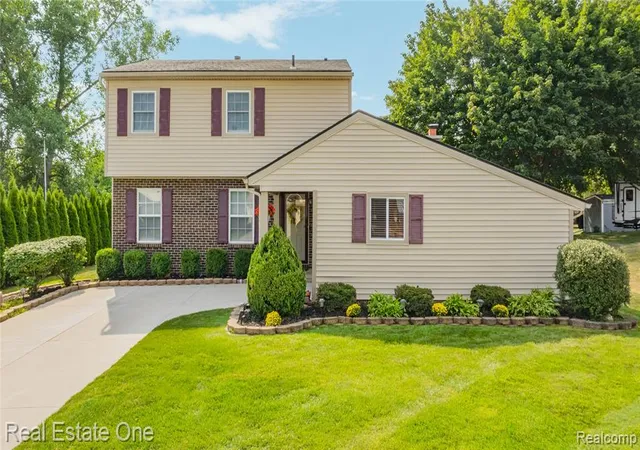 Photo 1 of Sale Pending at 1667 Brentwood Dr, Wixom, MI 48393 1117 | MLS# 61025433 | Listing updated on 2026-09-17