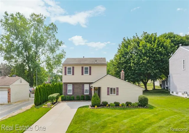 Photo 3 of Sale Pending at 1667 Brentwood Dr, Wixom, MI 48393 1117 | MLS# 61025433 | Listing updated on 2026-09-17