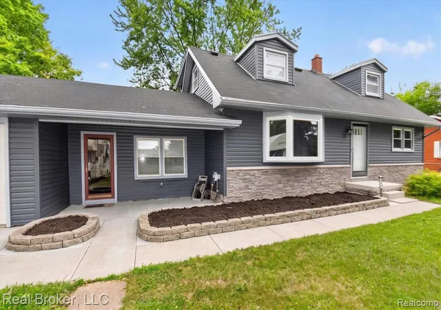 2nd image of 245 Bates Ln, Monroe, MI 48162 | MLS# 61009358