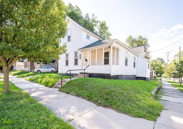 Photo 1 of Sale Pending at 928 Baxter St, Grand Rapids, MI 49506 | MLS# 70554861 | Listing updated on 2026-09-03