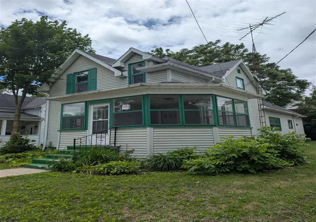 Homes for sale in Jackson, MI | 1608 Second St, Jackson, MI 49203 | MLS# 70540417