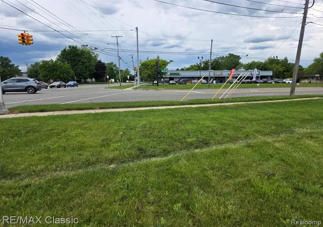 2nd image of 30006 Utica Rd, Roseville, MI 48066 | MLS# 61003062