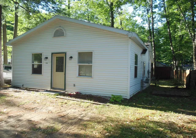 Photo 1 of Sale Pending at 518 Ithaca St, Harrison, MI 48625 | MLS# 50216763 | Listing updated on 2026-09-16