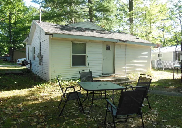 Photo 3 of Sale Pending at 518 Ithaca St, Harrison, MI 48625 | MLS# 50216763 | Listing updated on 2026-09-16