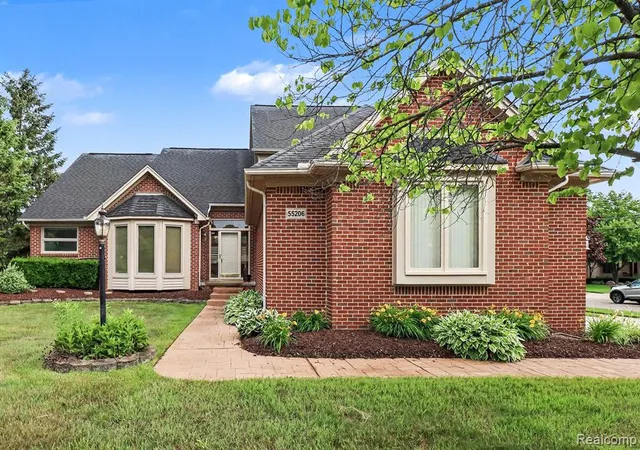 Photo 2 of Sale Pending at 55206 Leonard Ct, Shelby Township, MI 48316 | MLS# 61003606 | Listing updated on 2026-08-02