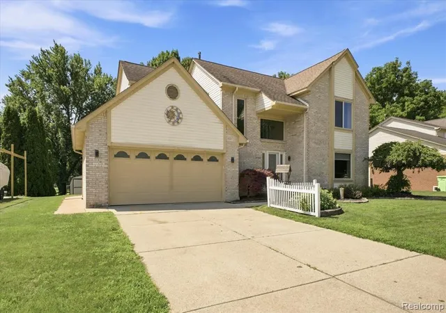 Photo 5 of Sale Pending at 28108 Ruby Ct, Chesterfield, MI 48047 | MLS# 61011836 | Listing updated on 2026-08-07