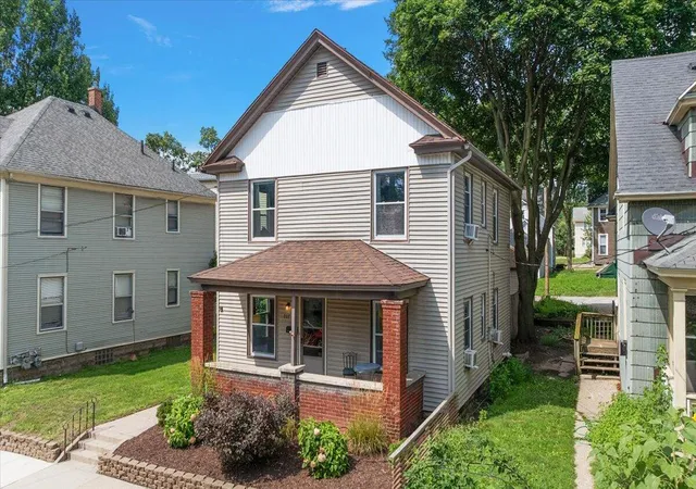 Photo 2 of Sale Pending at 707 Baldwin St, Grand Rapids, MI 49503 | MLS# 70553715 | Listing updated on 2026-08-23