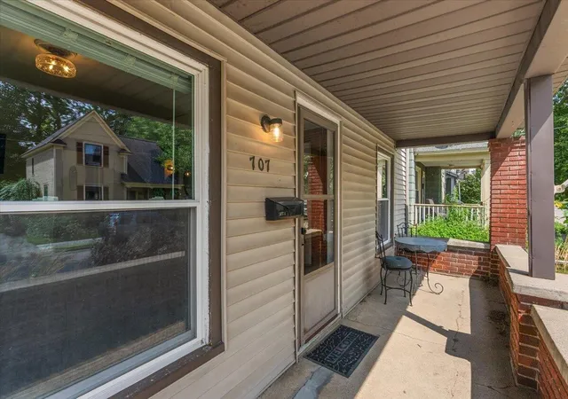 Photo 3 of Sale Pending at 707 Baldwin St, Grand Rapids, MI 49503 | MLS# 70553715 | Listing updated on 2026-08-23