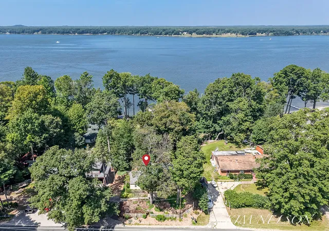 Photo 3 of Single family home for sale at 5170 S Shore Dr, Whitehall, MI 49461 | MLS# 70554095 | Listing updated on 2026-09-04