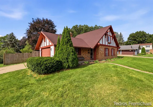 Homes for sale in Portage, MI | 2423 Ridgefield Rd, Portage, MI 49024 | MLS# 70542592