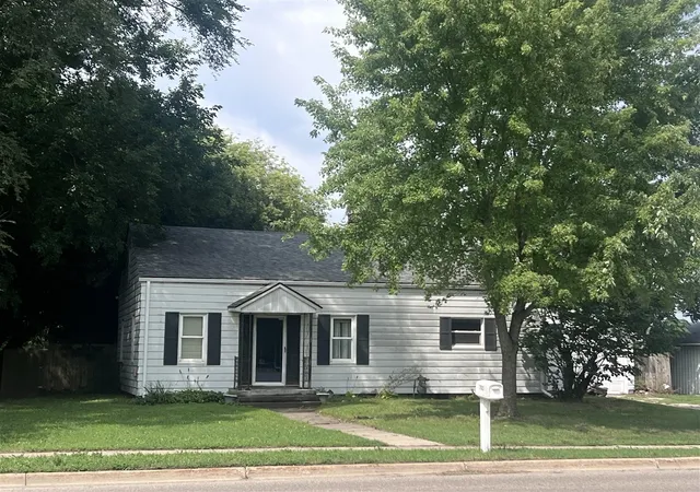 Photo 2 of Sale Pending at 703 E Front St, Buchanan, MI 49107 | MLS# 70552594 | Listing updated on 2026-08-25