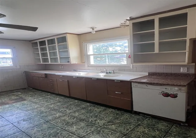 Photo 3 of Sale Pending at 703 E Front St, Buchanan, MI 49107 | MLS# 70552594 | Listing updated on 2026-08-25