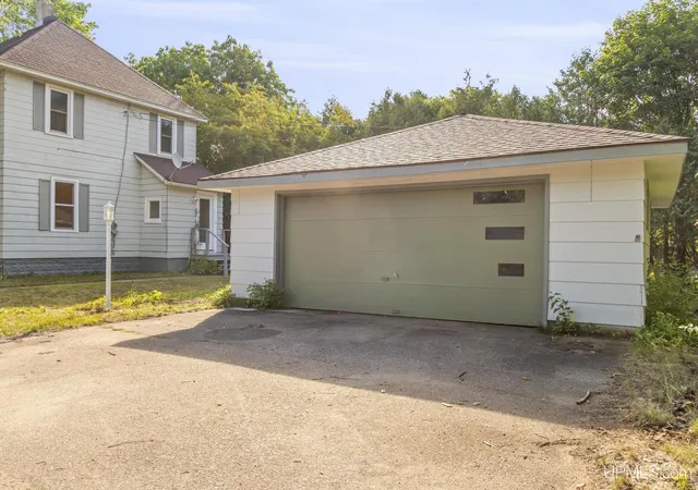 Photo 3 of Single family home for sale at 195 N Oak St, Gwinn, MI 49841 | MLS# 50220057 | Listing updated on 2026-09-05