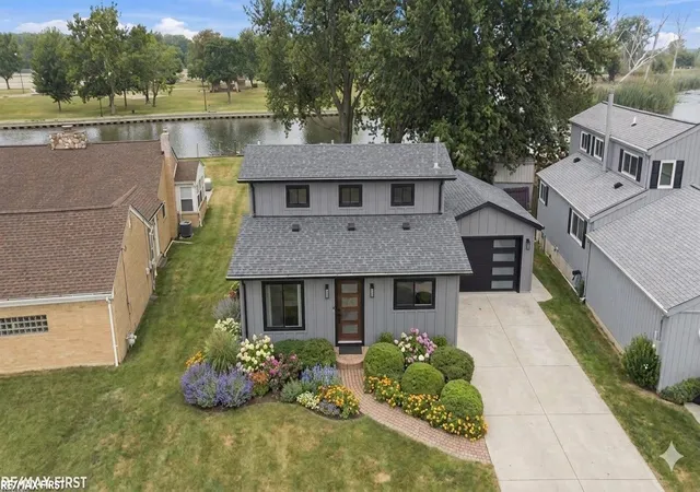 2nd image of 38127 Huron Pointe Dr Dr, Harrison Township, MI 48045 | MLS# 50218567