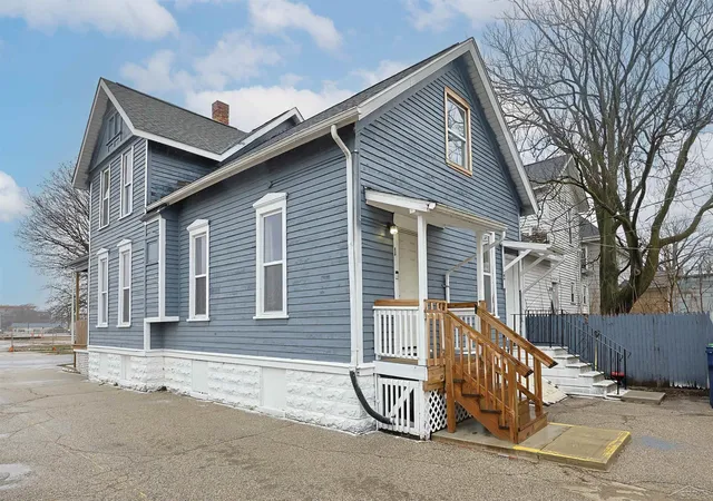 3rd image of 110 N Madison Ave, Bay City, MI 48708 | MLS# 50204407