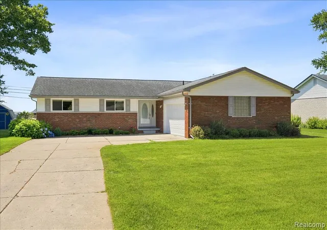 Photo 2 of Sale Pending at 3370 Sandy Crk Dr, Shelby Township, MI 48316 | MLS# 61013766 | Listing updated on 2026-09-05
