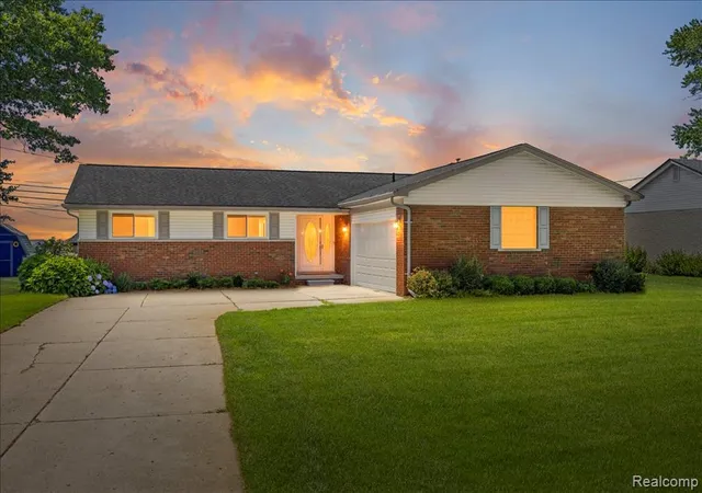 Photo 4 of Sale Pending at 3370 Sandy Crk Dr, Shelby Township, MI 48316 | MLS# 61013766 | Listing updated on 2026-09-05