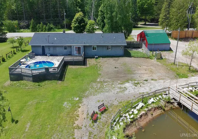 Homes for sale in Manistique, MI | 5626 W River Rd, Manistique, MI 49854 | MLS# 50212306