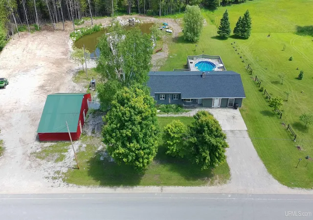 Homes for sale in Manistique, MI | 5626 W River Rd, Manistique, MI 49854 | MLS# 50212306