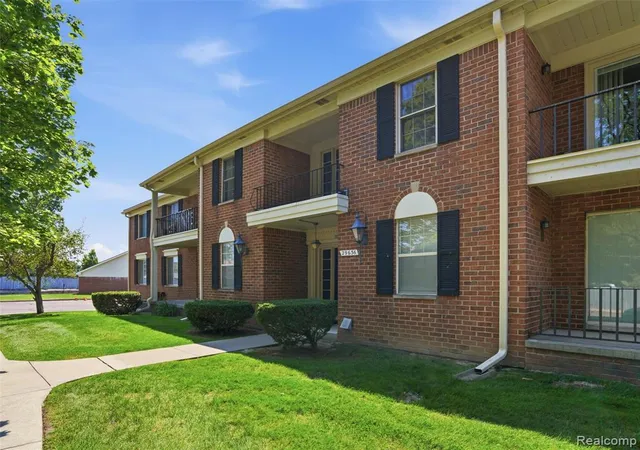 Photo 2 of Sale Pending at 29636 Middlebelt Rd #2602, Farmington Hills, MI 48334 | MLS# 61018506 | Listing updated on 2026-08-17